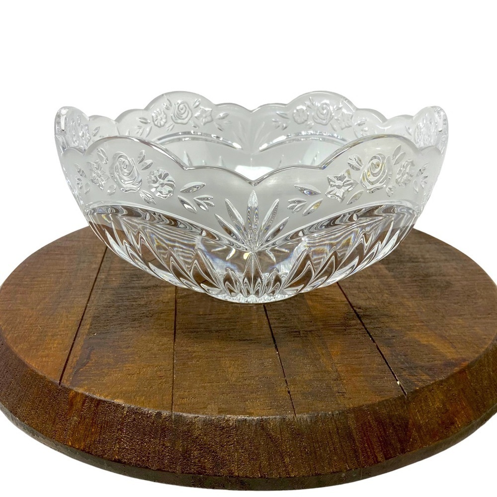 Southern Garden Bowl Art Deco By Oneida Scalloped & Frosted. 9.5”